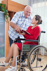 Obraz premium woman in wheelchair and elderly man