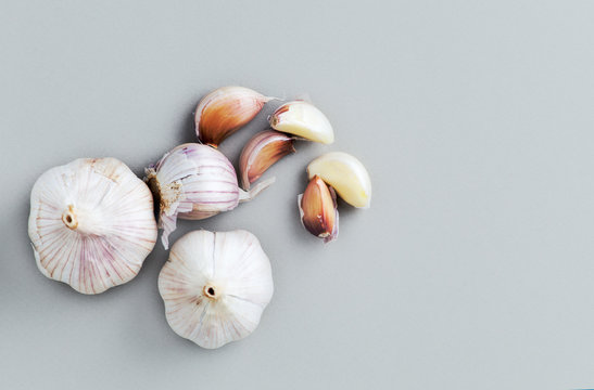 garlic bulbs with garlic cloves