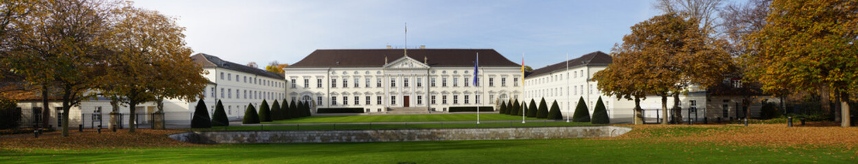Fototapeta na wymiar Schloss Bellevue, Sitz des Bundespräsidenten