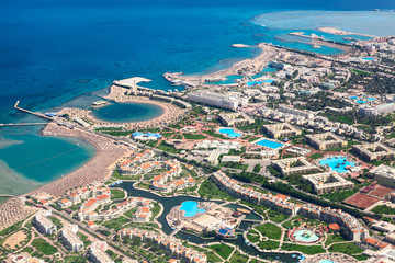 La côte de la mer Rouge avec des plages de sable et des stations balnéaires, Hurghada, Egypte
