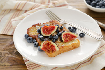 french toast with blueberries