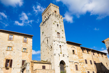 Antica torre nel centro storico di San Gimignano