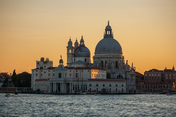 Fototapeta na wymiar Chiesa di Santa Maria della Salute al tramonto, Venezia, Veneto, Italia
