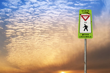 미국 도로 표지, 사람우선