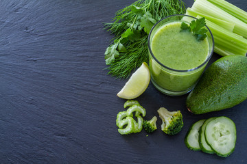 Green smoothie and ingredients