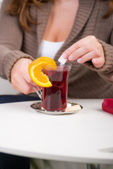 tasse tee mit zitrone