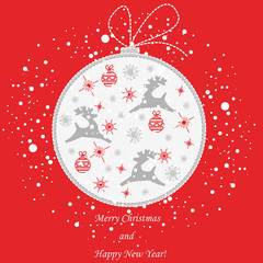 Weihnachtskugel auf rotem Hintergrund