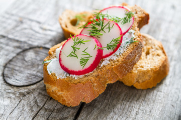 Radish and cucumber sandwich, ingredients
