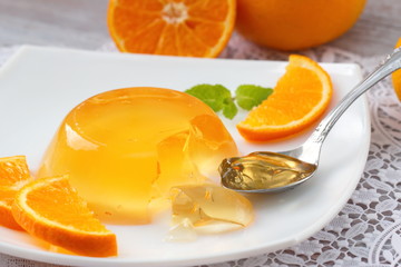 Fruit jelly with fresh oranges
