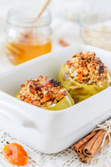 Staffed apples with oatmeal and dried apricot, honey