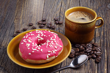Obraz na płótnie Canvas Donut with strawberry and coffee