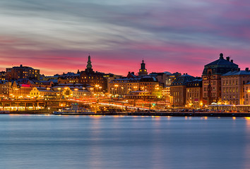 Fototapeta na wymiar Stockholm city on a winter night with beautiful pink sunset.