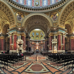 Fototapeta na wymiar Interior of St. Stephen's Basilica in Budapest, Hungary