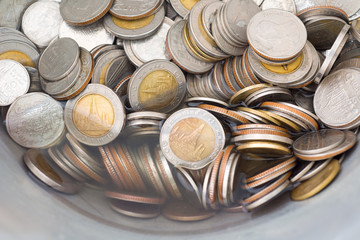 dirty coins cleaning with vinegar