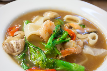 Seafood and Noodles in a Creamy Sauce, Rad Na noodles delicious