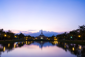 Obraz premium Monument at public park against water, Suan Luang Rama 9, Thaila
