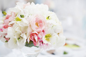 Obraz na płótnie Canvas bouquet of flowers on a table