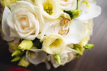 Wedding rings on the bouquet