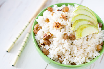 Sweet rice wiraisins and apple