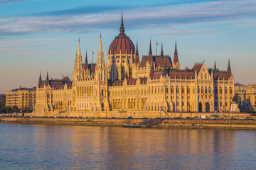 Fototapeta premium Hungarian Parliament building at Sunset
