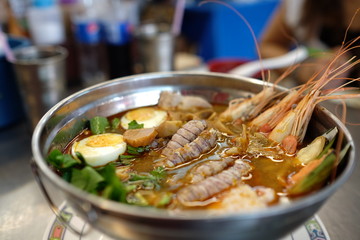 Tom yum goong (seafood hotpot)– a Thai famous menu, with a mix of mantis shrimp and other seafoods
