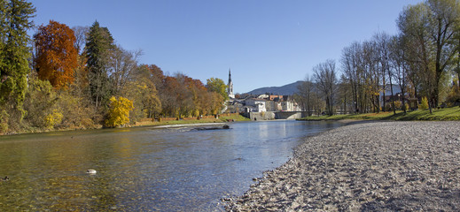 Panorama Bad Tölz an der Isar, historische Altstadt im Herbst