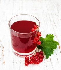 Summer drink with redcurrants