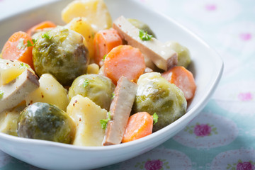 Rahmgemüse mit Räuchertofu,  vegan 