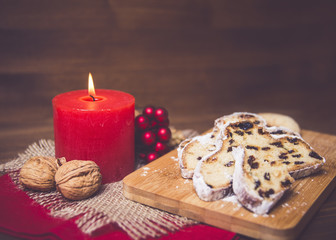 Fototapeta na wymiar Christmas candlelight and teatime with cake (Dresdner Stollen)