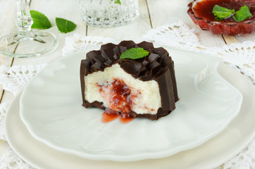 Glazed cottage cheese with berry jam 