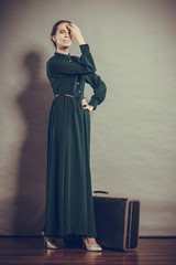 Naklejka premium Woman retro style with old suitcase