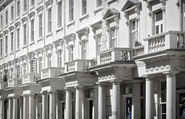 Weisse Hausfassaden in Pimlico, London