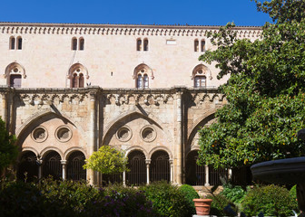 Fototapeta na wymiar Cloister of Tarragona Cathedral