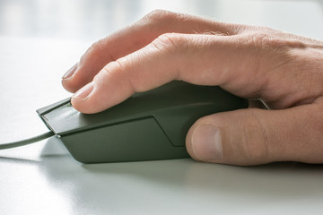 Computerarbeit mit der Maus