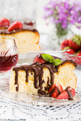 Cheesecake with strawberries and chocolate.