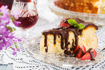 Cheesecake with strawberries and chocolate.