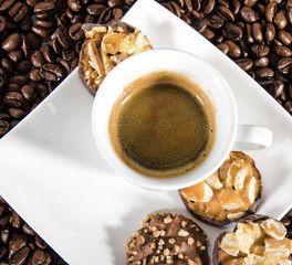 Kaffepause: Leckerer Genuss mit Gebäck und Pralinen :)