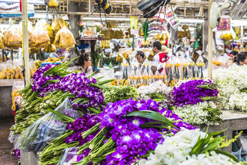 BANGKOK, THAILAND - NOVEMBER 07, 2015: Local woman sells Thai st