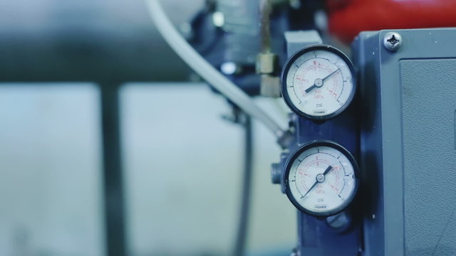 Two indicators creamery in cooling system