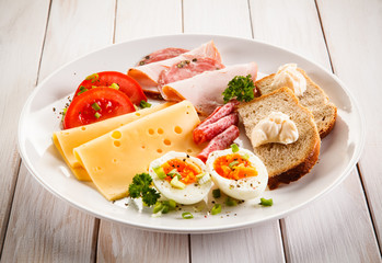 Breakfast - boiled egg, bacon, cheese and vegetables 