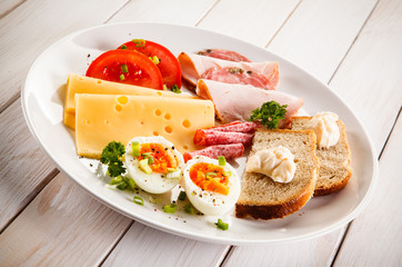 Breakfast - boiled egg, bacon, cheese and vegetables 
