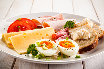Breakfast - boiled egg, bacon, cheese and vegetables 