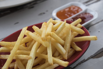 Fries potatoes
