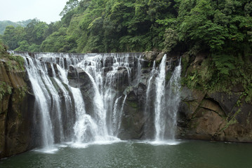 Fototapeta na wymiar Great waterfall in Shifen, Taiwan　台湾のナイアガラ「十分瀑布」
