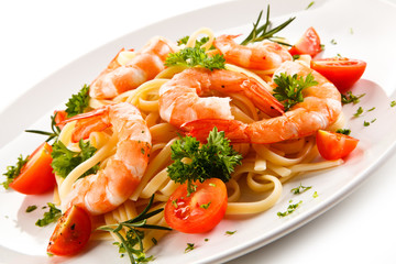 Shrimps with pasta and vegetables