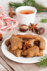 Fototapeta na wymiar homemade gingerbread cookies on a plate, surrounded with spices,