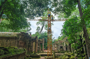 Obraz premium Reconstruction of Ancient Khmer architecture in jungle.