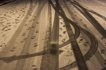 slippery road, sign, fon, tire chains for snow and ice and crash