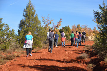 caminata por el campo en otoño