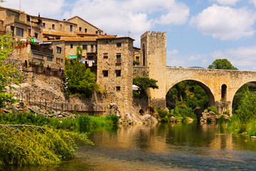 Obraz premium Medieval town with gate on bridge. Besalu